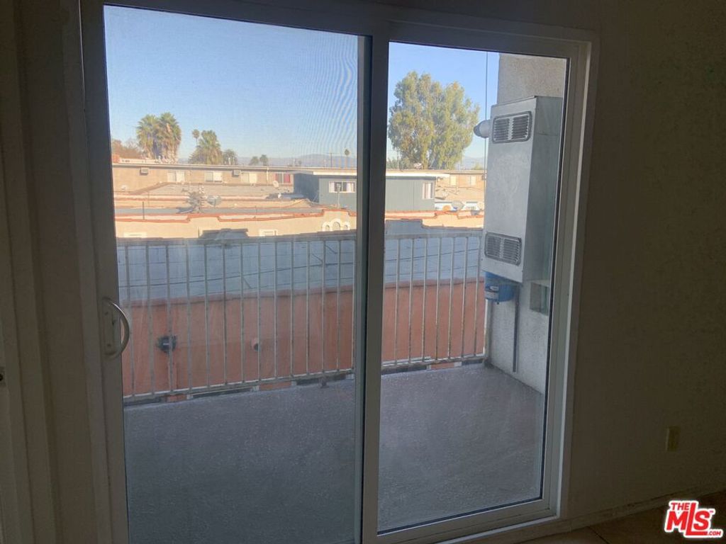 Image 6 of property listing at 6334 Brynhurst Avenue, Los Angeles, CA 90043