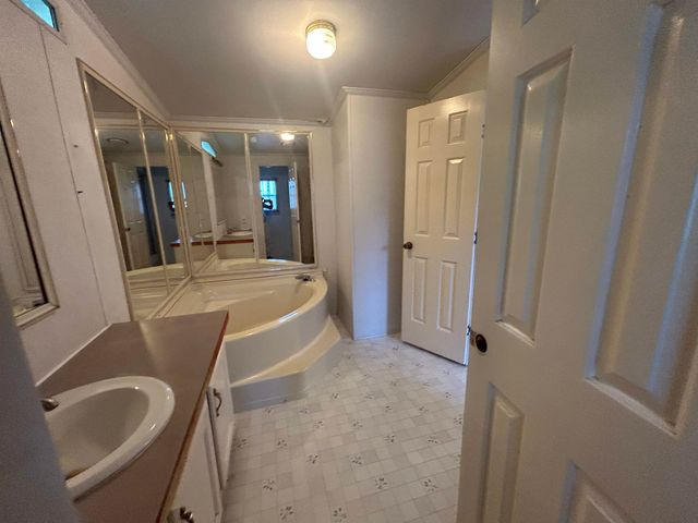 136 Sherwood Glen, Somersworth, NH 03878