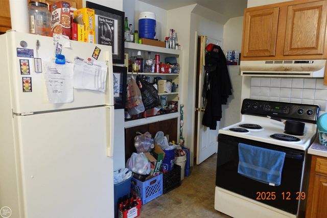 27821 Eastwick Square Drive BLDG 10, Roseville, MI 48066