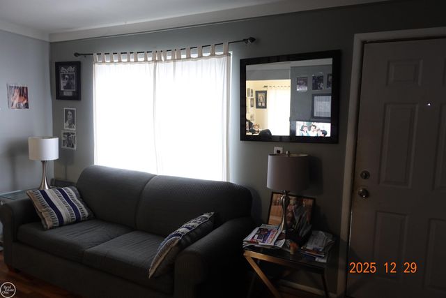 27821 Eastwick Square Drive BLDG 10, Roseville, MI 48066