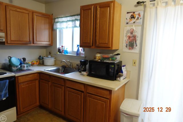 27821 Eastwick Square Drive BLDG 10, Roseville, MI 48066