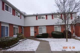 27821 Eastwick Square Drive BLDG 10, Roseville, MI 48066