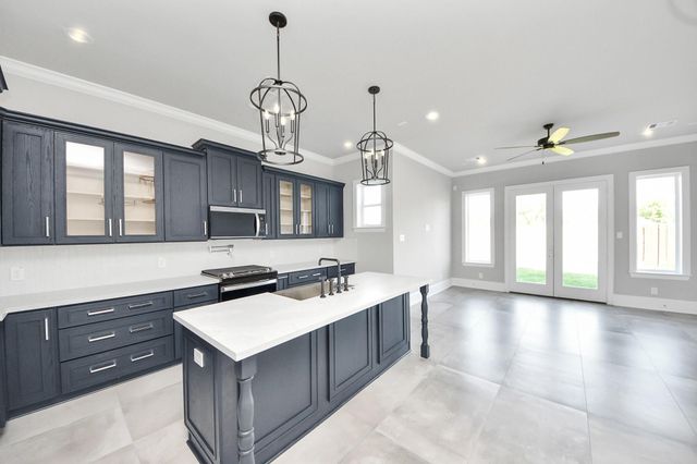 6322 Milwee Street B, Houston, TX 77092