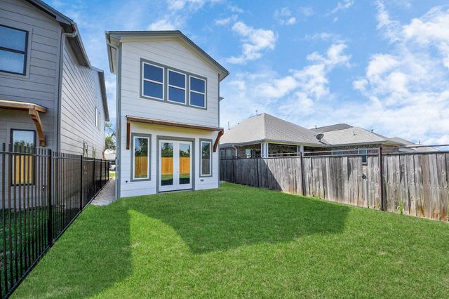 6322 Milwee Street B, Houston, TX 77092