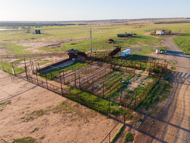 000 S Myers, Henrietta, TX 76365