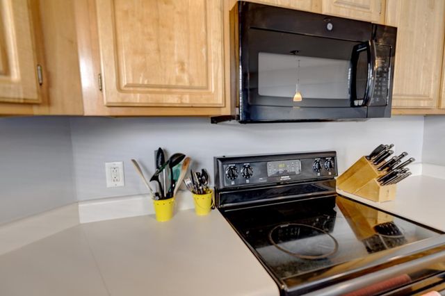 2013 McKenna Boulevard, Madison, WI 53711