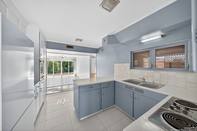 334 E Crestline, San Antonio, TX 78201