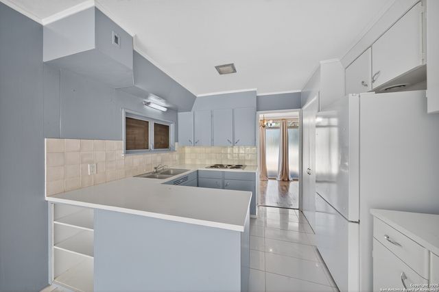 334 E Crestline, San Antonio, TX 78201