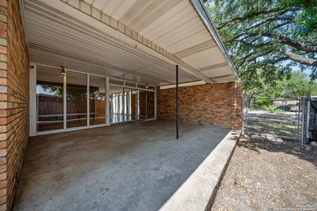 334 E Crestline, San Antonio, TX 78201