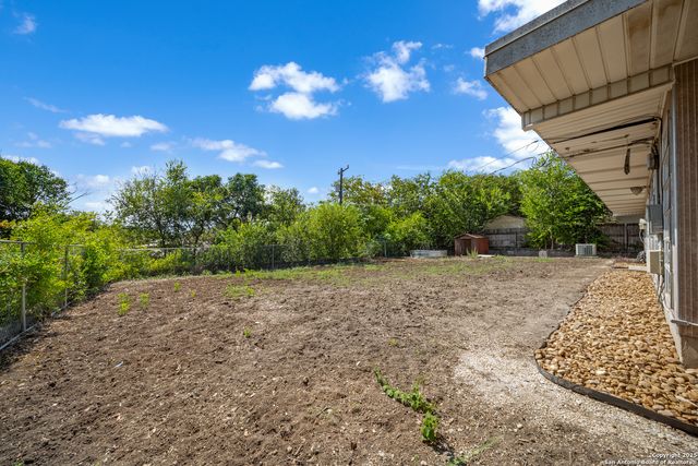 334 E Crestline, San Antonio, TX 78201