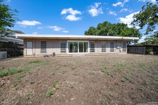 334 E Crestline, San Antonio, TX 78201