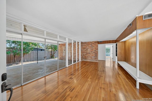 334 E Crestline, San Antonio, TX 78201