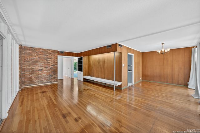 334 E Crestline, San Antonio, TX 78201