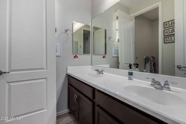 2566 S BETTY Street, Gilbert, AZ 85295