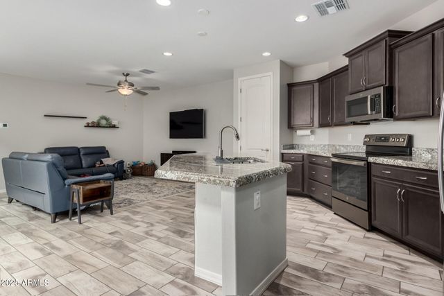 2566 S BETTY Street, Gilbert, AZ 85295