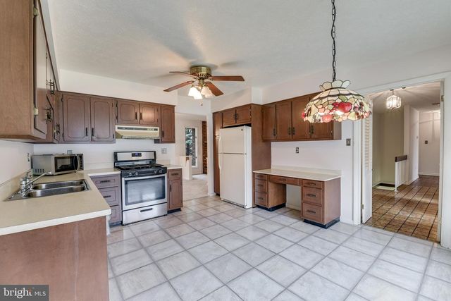 2407 PERRING WOODS RD, Parkville, MD 21234