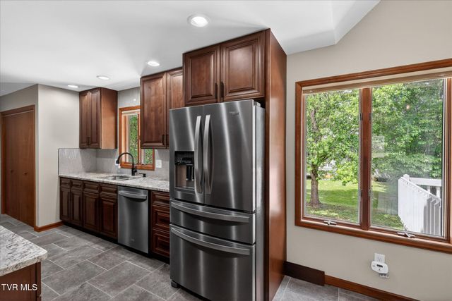 1203 Fredericksburg Drive, Johnson City, TN 37604
