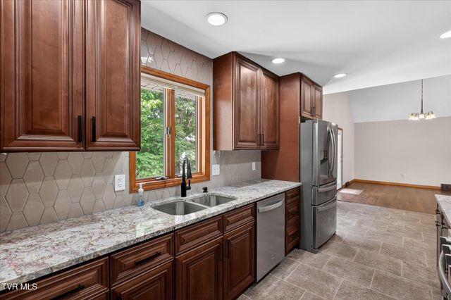 1203 Fredericksburg Drive, Johnson City, TN 37604