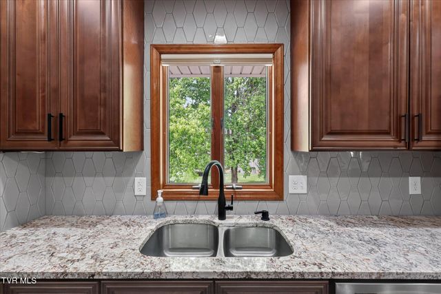 1203 Fredericksburg Drive, Johnson City, TN 37604