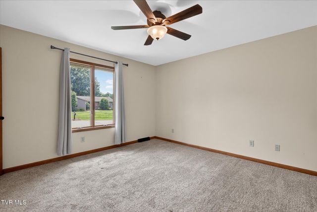 1203 Fredericksburg Drive, Johnson City, TN 37604