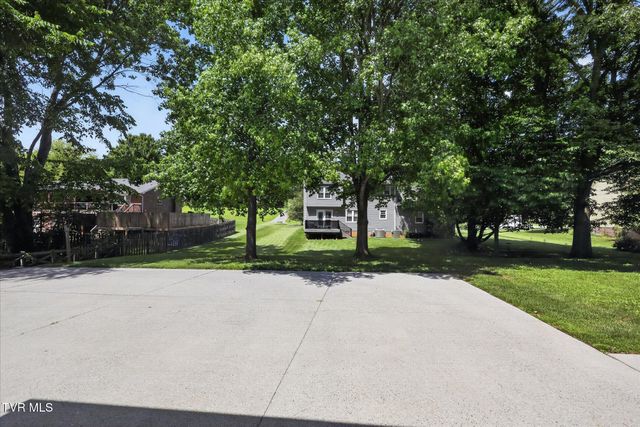 1203 Fredericksburg Drive, Johnson City, TN 37604