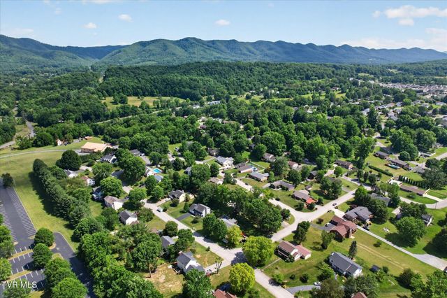 1203 Fredericksburg Drive, Johnson City, TN 37604