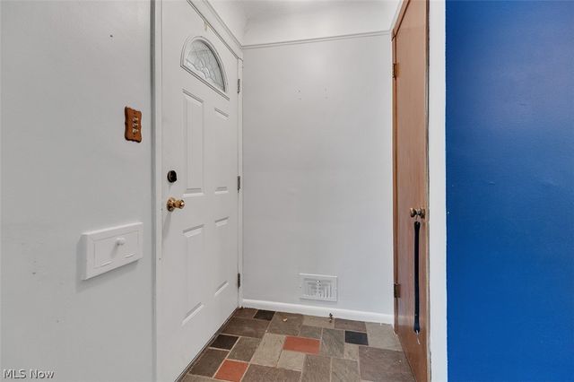 7761 Big Creek Pky, Middleburg Heights, OH 44130