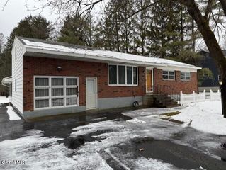 2743 W Lydius Street, Guilderland, NY 12306