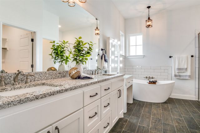 4017 Gallivant Drive, Granbury, TX 76049