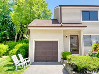 35 Deer Run 35, Bethel, CT 06801