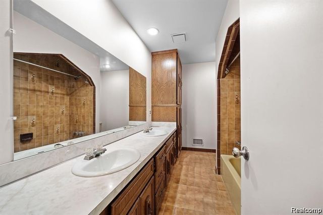 39185 Ceceil Drive, Clinton Charter Township, MI 48038