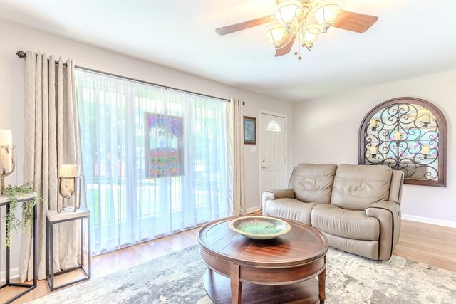 5807 Twickingham Drive, Evansville, IN 47711