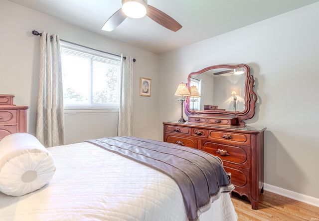 5807 Twickingham Drive, Evansville, IN 47711