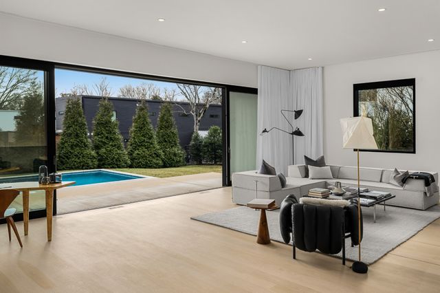 1143 Battery Ln, Nashville, TN 37220