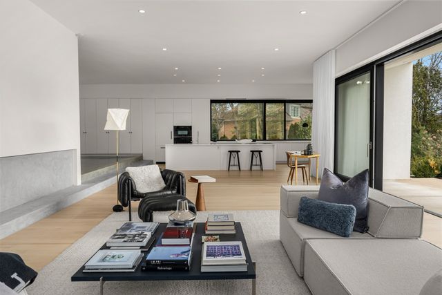 1143 Battery Ln, Nashville, TN 37220