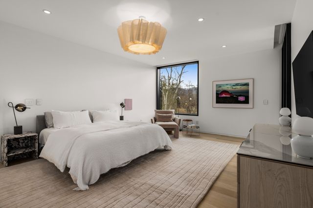 1143 Battery Ln, Nashville, TN 37220