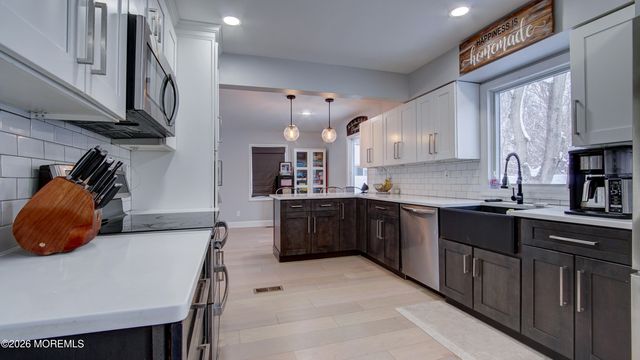 23 Livingston Lane, Manalapan, NJ 07726