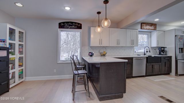 23 Livingston Lane, Manalapan, NJ 07726