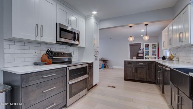 23 Livingston Lane, Manalapan, NJ 07726