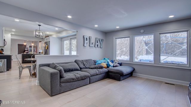 23 Livingston Lane, Manalapan, NJ 07726