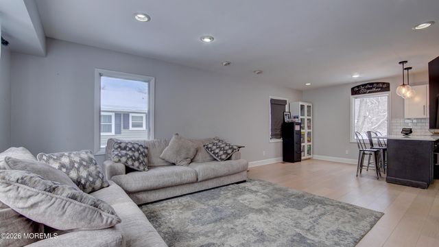 23 Livingston Lane, Manalapan, NJ 07726