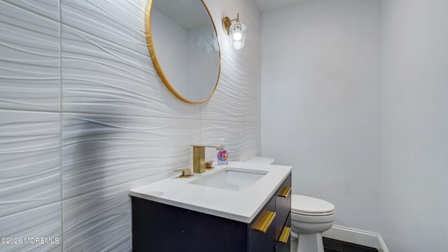 23 Livingston Lane, Manalapan, NJ 07726