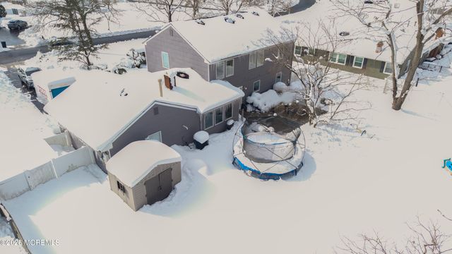 23 Livingston Lane, Manalapan, NJ 07726