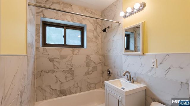 3021 Edwin 2J, Fort Lee, NJ 07024