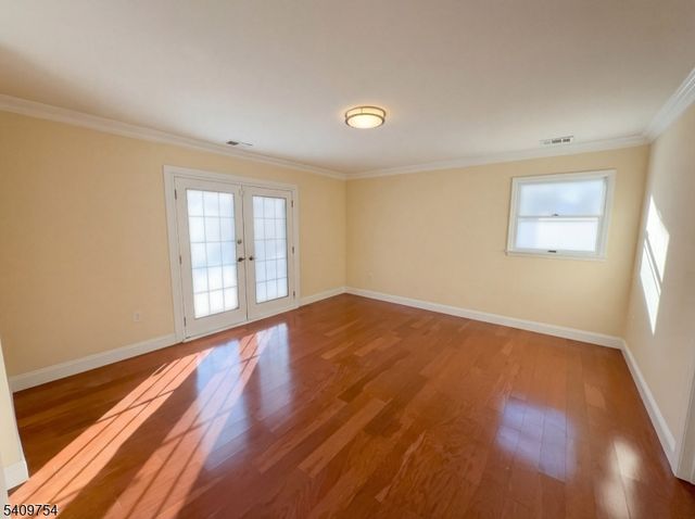 10 Liberty Ln, Franklin Twp., NJ 08873