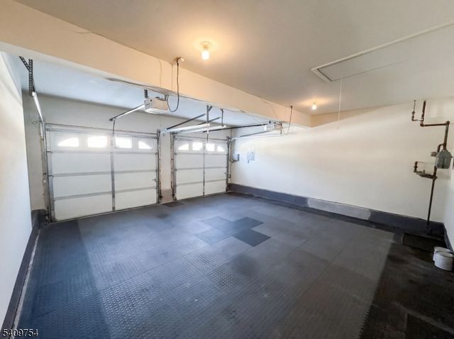 10 Liberty Ln, Franklin Twp., NJ 08873