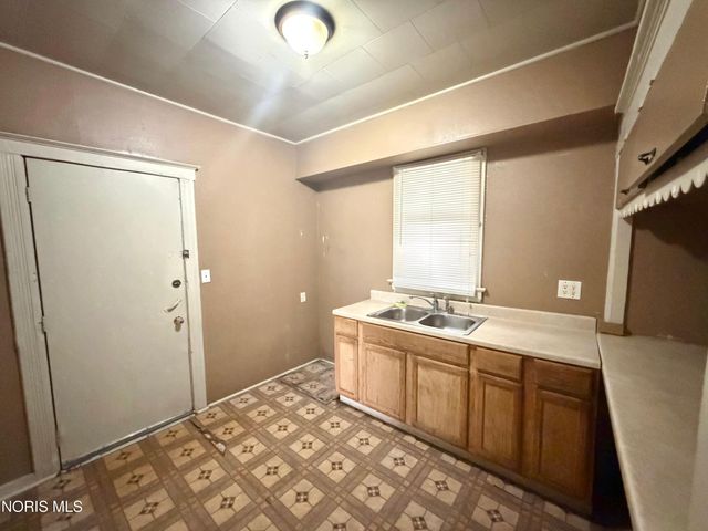 1143 South Avenue, Toledo, OH 43609