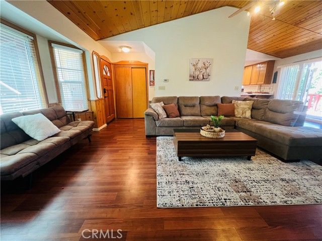 385 Wylerhorn, Crestline, CA 92325