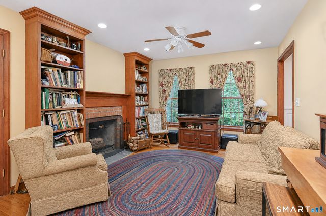 16 Jonathan Drive, Roxbury, CT 06783