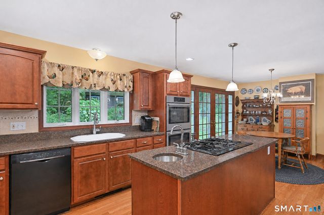 16 Jonathan Drive, Roxbury, CT 06783